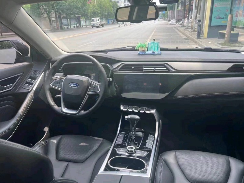 邵阳19年福特领界6