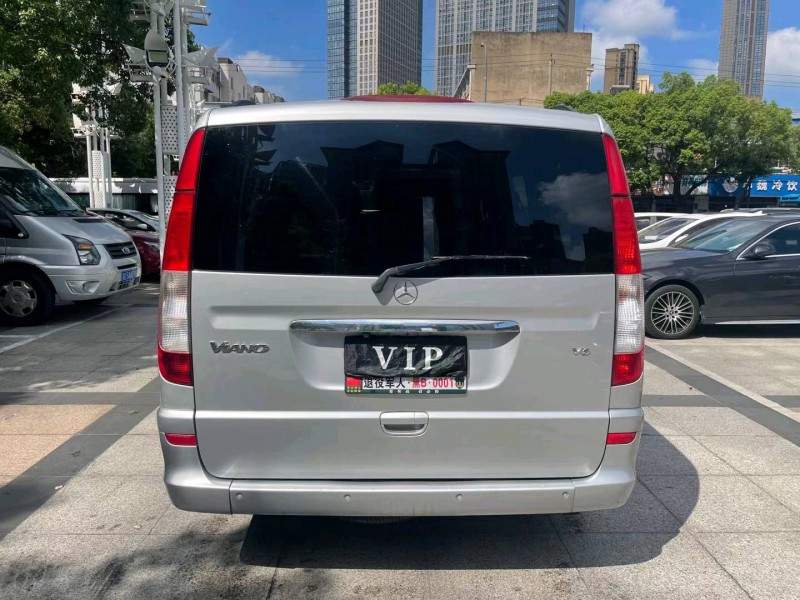 常州11年奔驰唯雅诺3