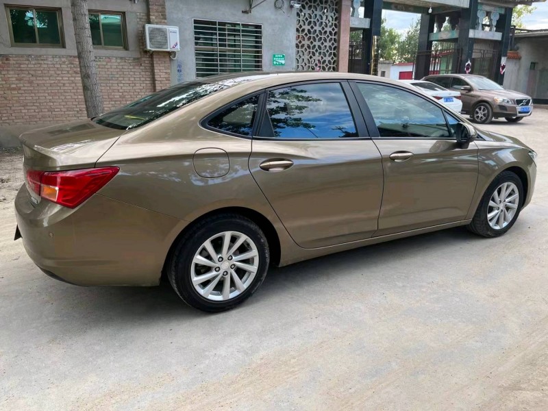 保定15年别克威朗4