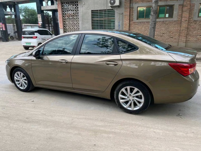 保定15年别克威朗5