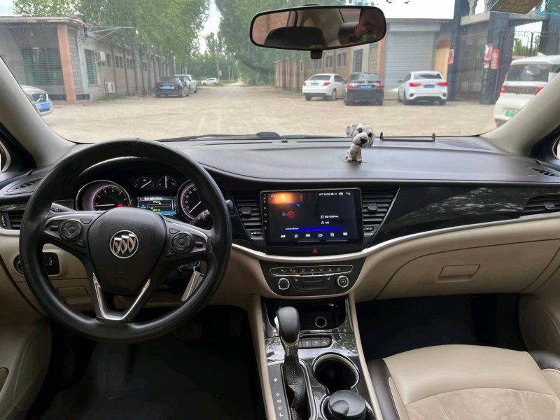 保定15年别克威朗8