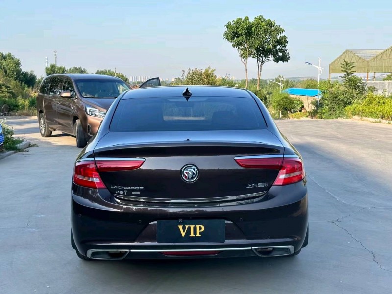 青岛17年别克君越3