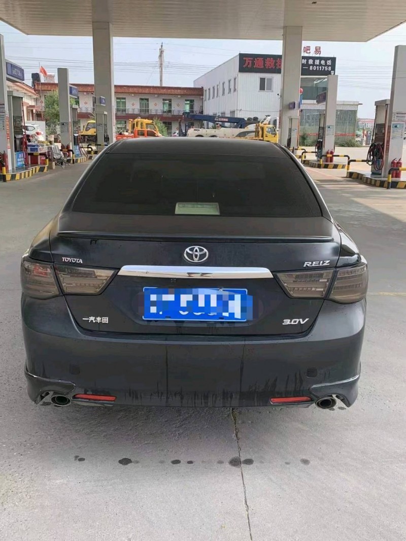 保定12年丰田锐志9