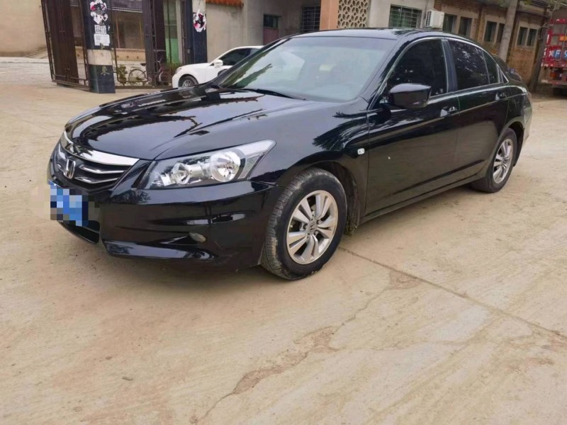 保定12年本田雅阁2