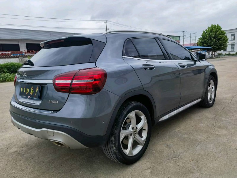 徐州19年奔驰GLA8