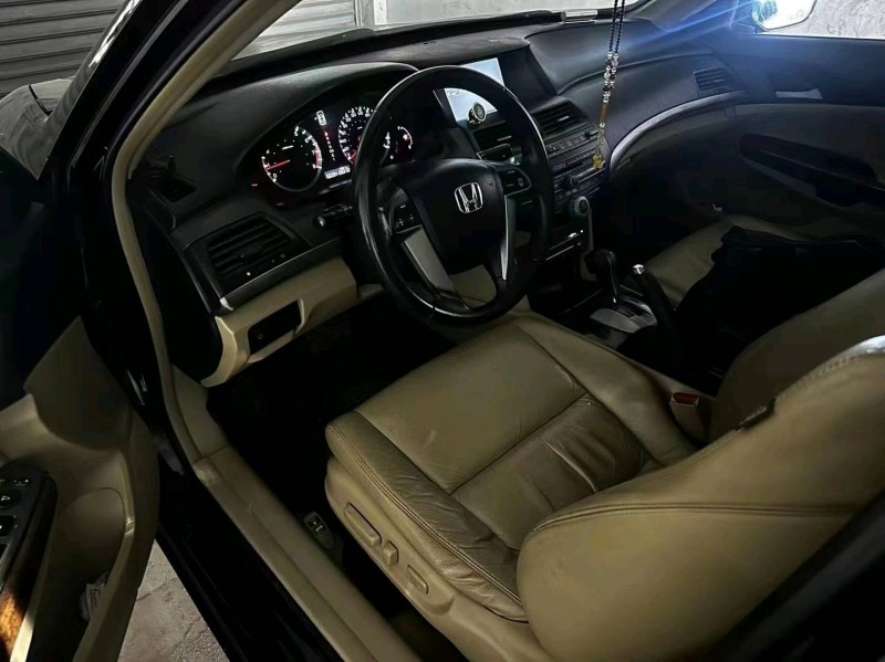 保定12年本田雅阁2