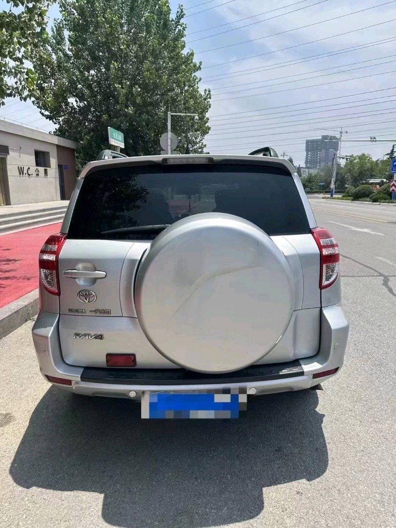 东营11年丰田RAV45