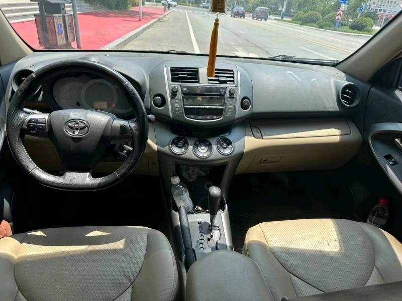 东营11年丰田RAV49