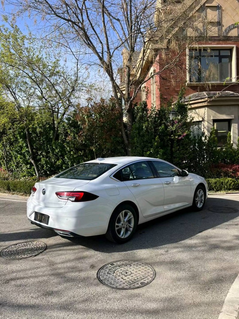 青岛22年别克君威7