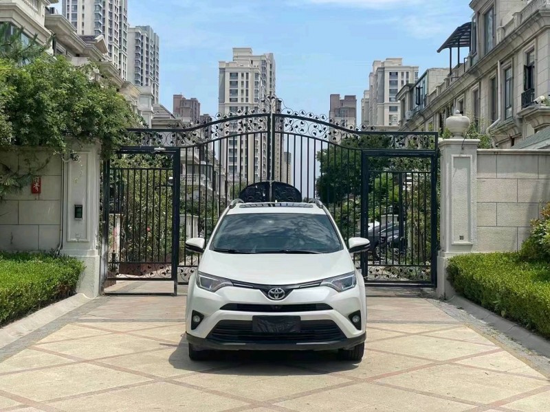 青岛19年丰田RAV4荣放1