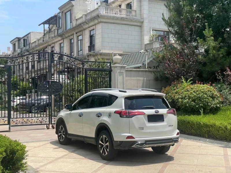 青岛19年丰田RAV4荣放8