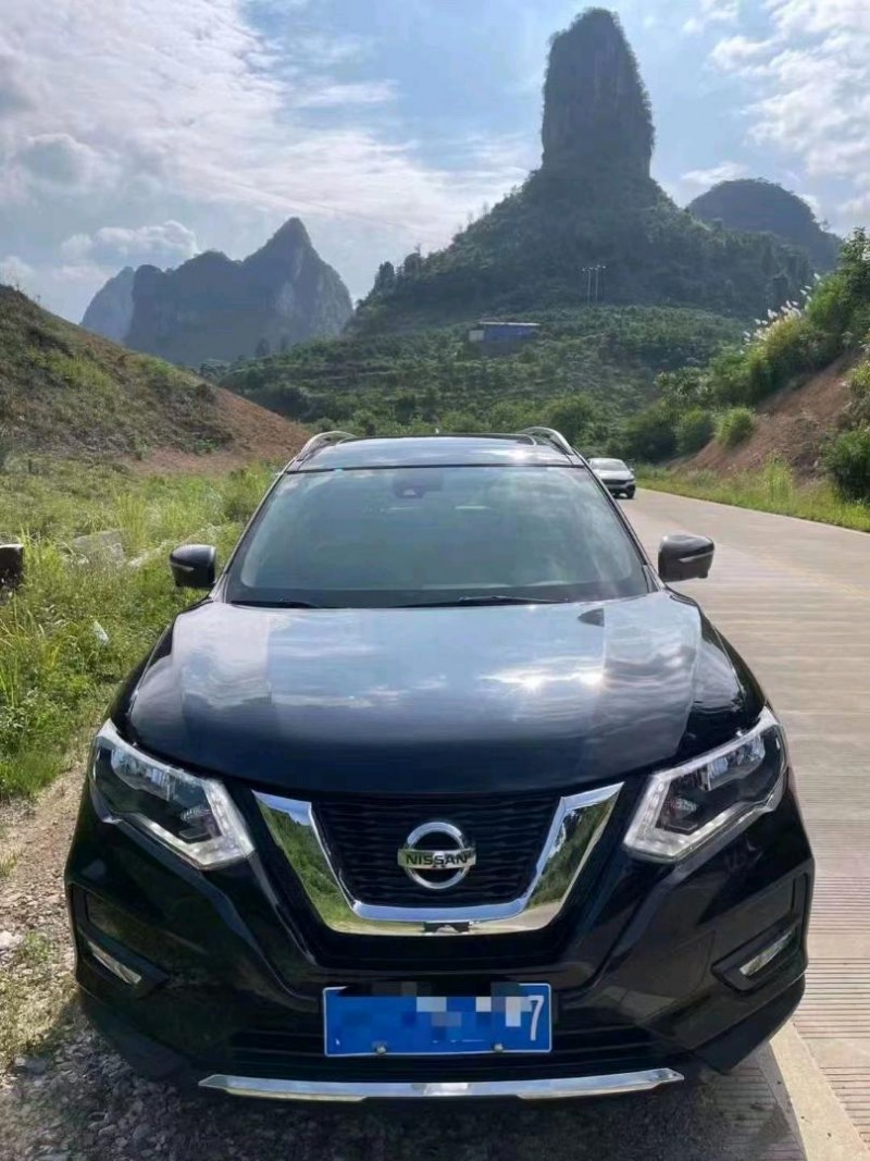 桂林19年日產奇駿1