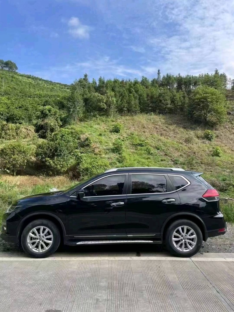 桂林19年日產奇駿7