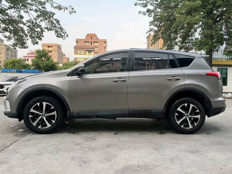 东莞18年丰田RAV4荣放7