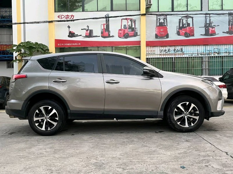 东莞18年丰田RAV4荣放8