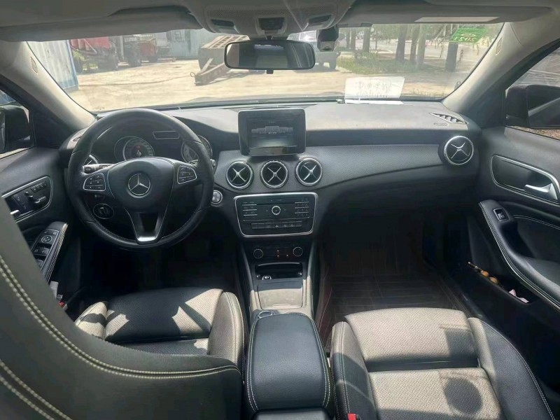 东营17年奔驰GLA2