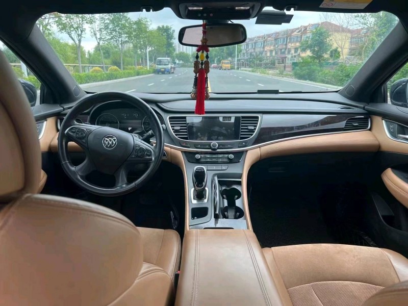 青岛18年别克君越4