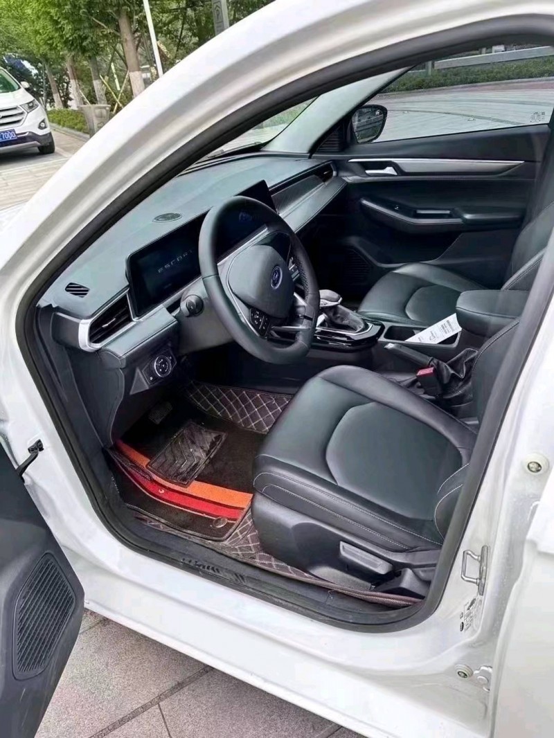 青岛22年福特福睿斯8