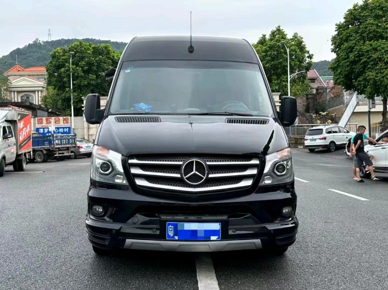 广州18年奔驰斯宾特1