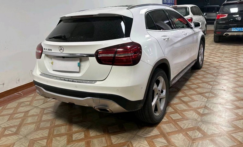 广州18年奔驰GLA7