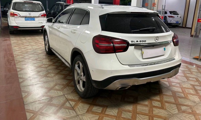 广州18年奔驰GLA8