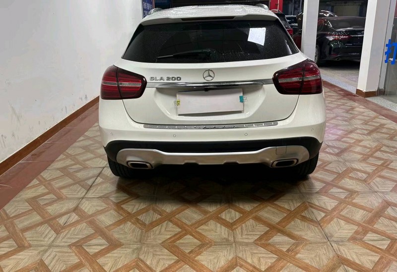 广州18年奔驰GLA9