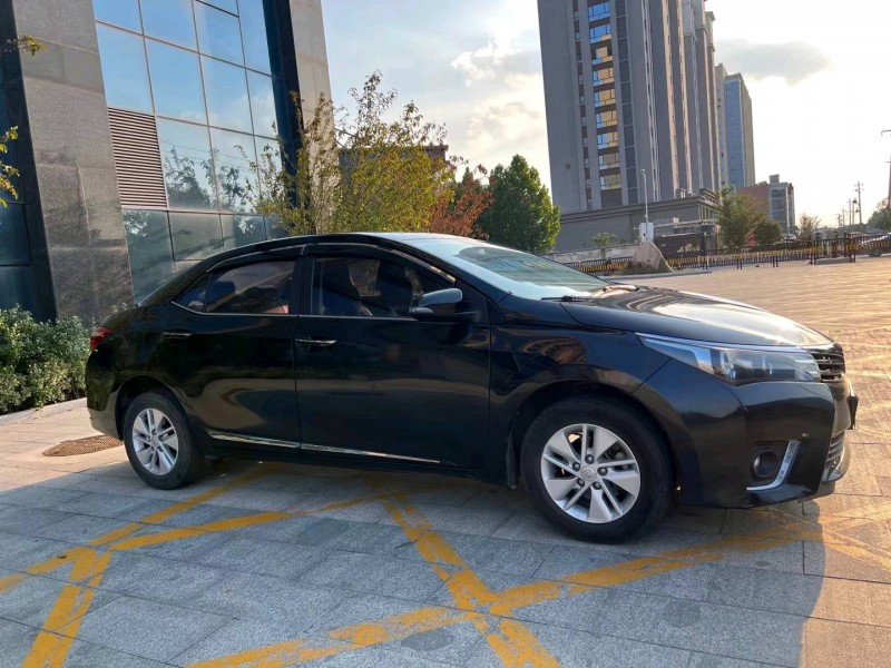 济宁16年丰田雷凌3