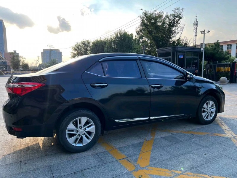 济宁16年丰田雷凌8