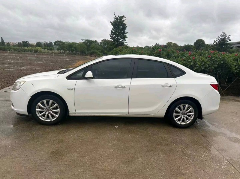 广州15年别克英朗3