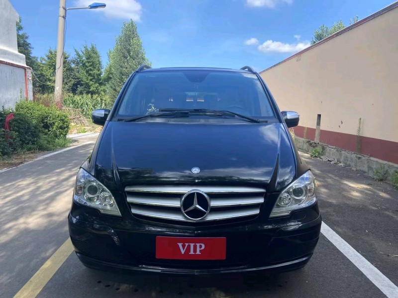 青岛13年奔驰唯雅诺1