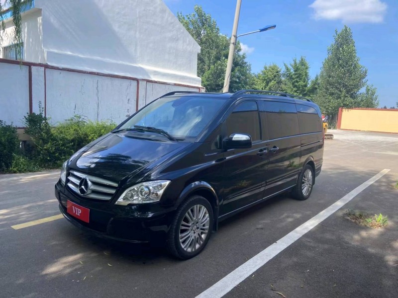 青岛13年奔驰唯雅诺2