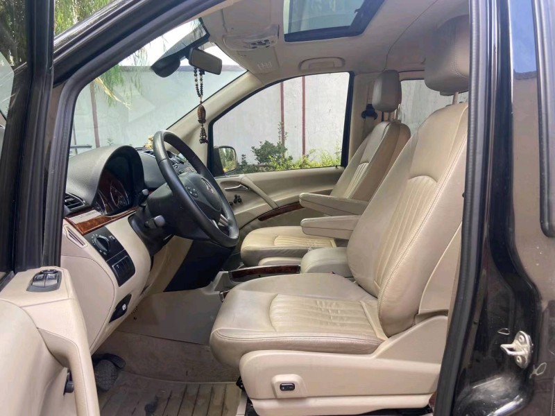 青岛13年奔驰唯雅诺5