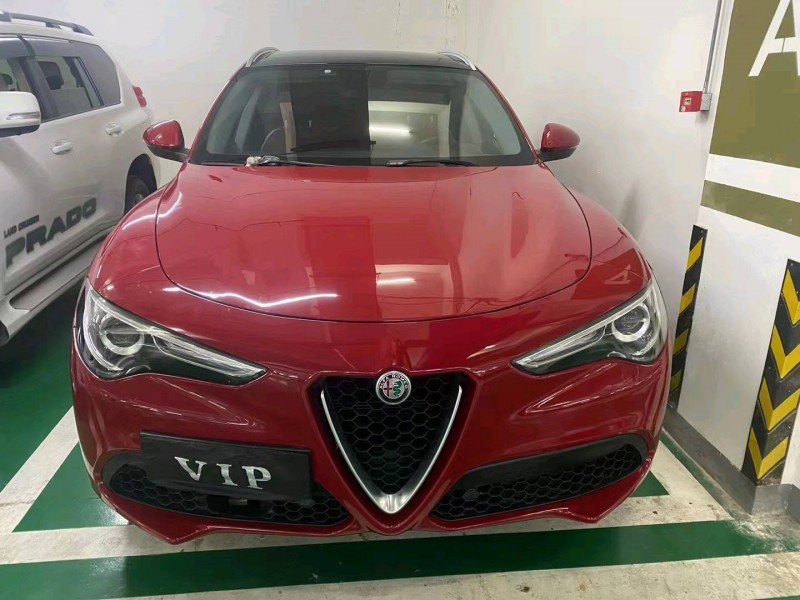 嘉兴19年阿尔法·罗密欧Giulia1