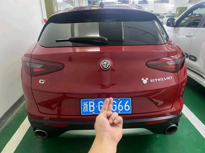 嘉兴19年阿尔法·罗密欧Giulia3