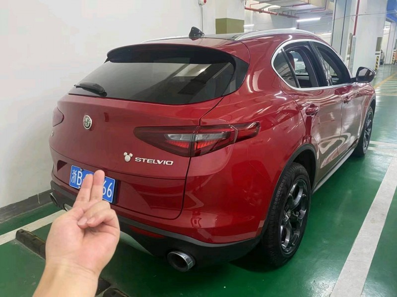 嘉兴19年阿尔法·罗密欧Giulia4