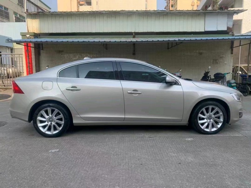 中山16年沃尔沃S60L2