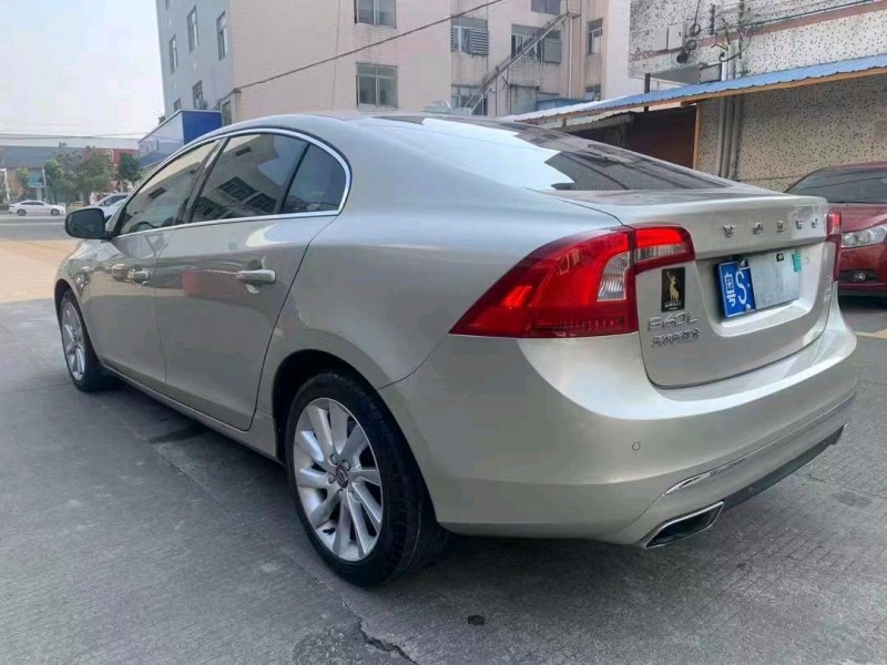 中山16年沃尔沃S60L5
