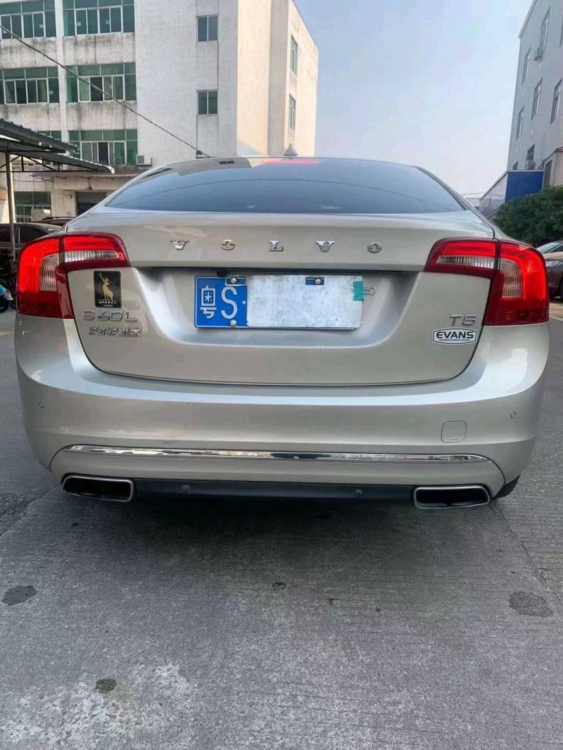 中山16年沃尔沃S60L9
