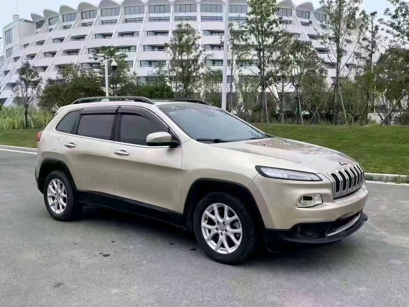 嘉兴16年Jeep自由光2