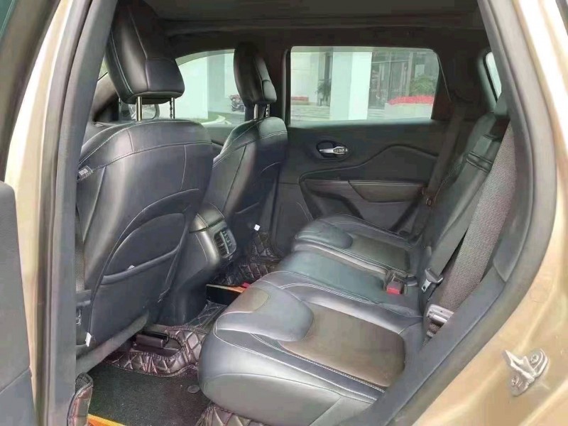 嘉兴16年Jeep自由光8