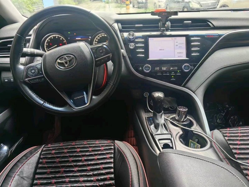 宜昌18年丰田凯美瑞4