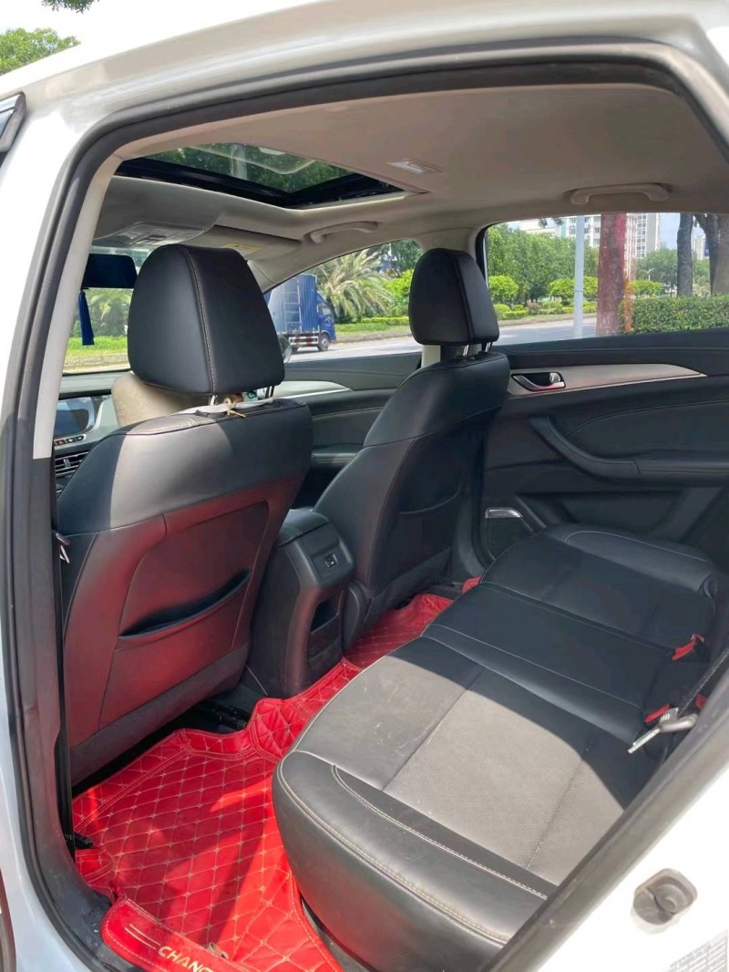 东莞20年长安汽车逸动5