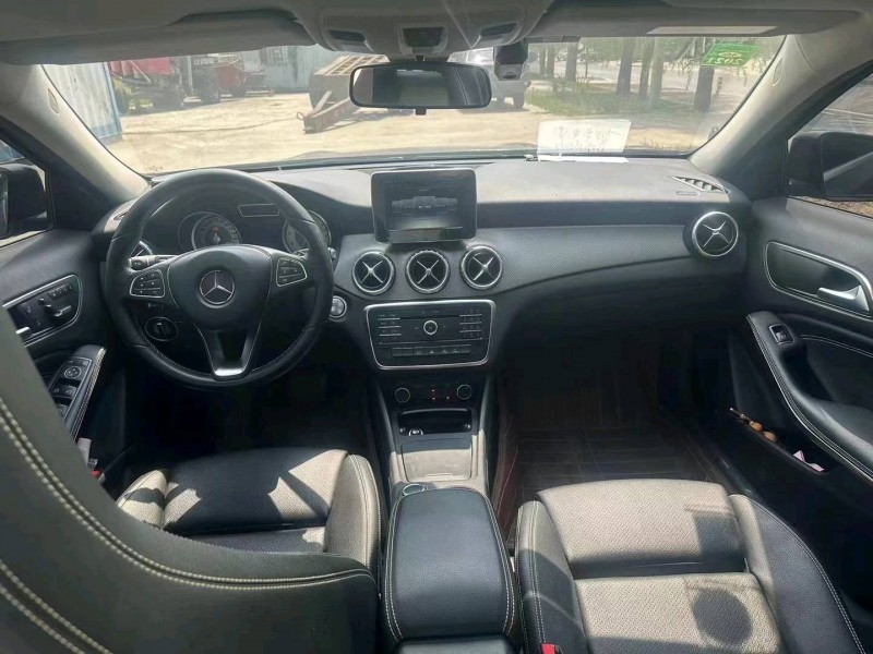 东营17年奔驰GLA2