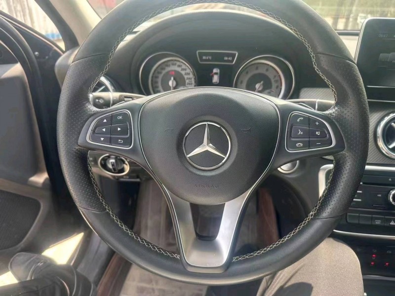 东营17年奔驰GLA5