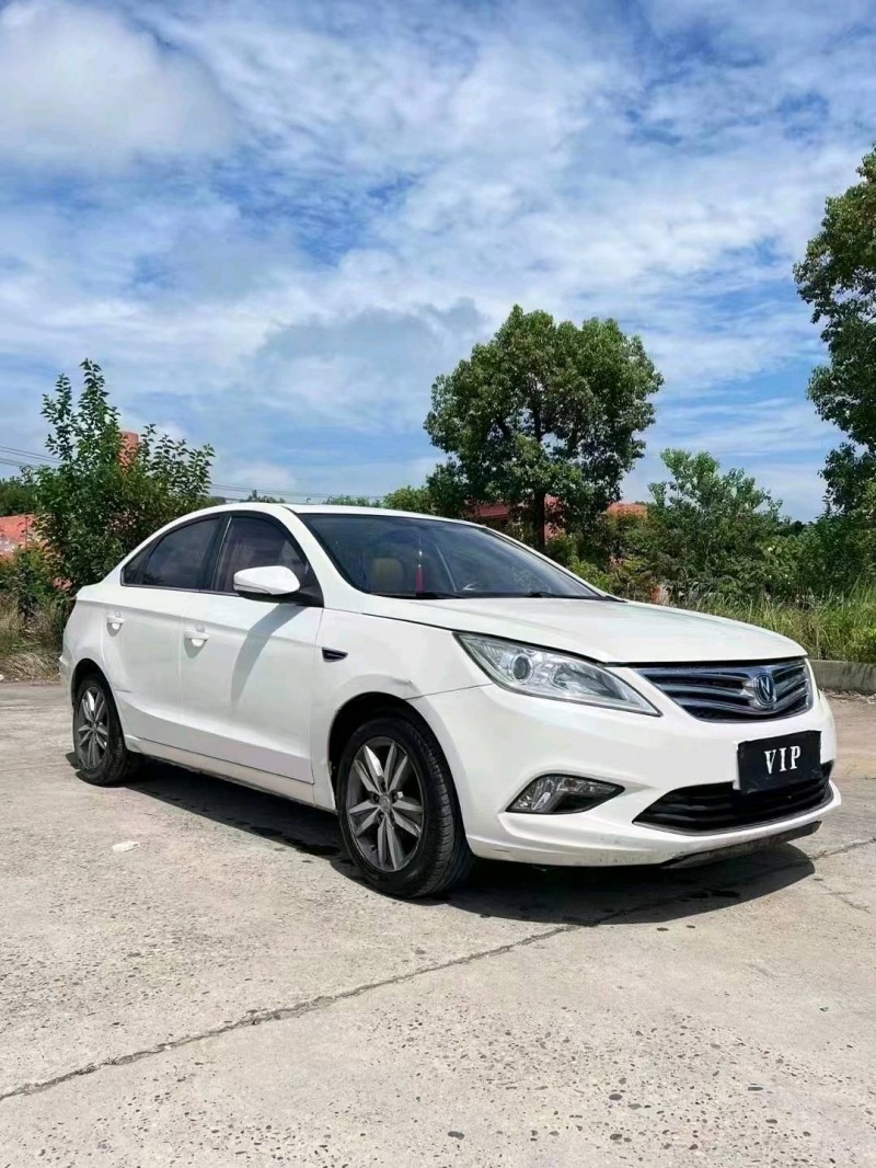 襄陽15年長安汽車逸動2