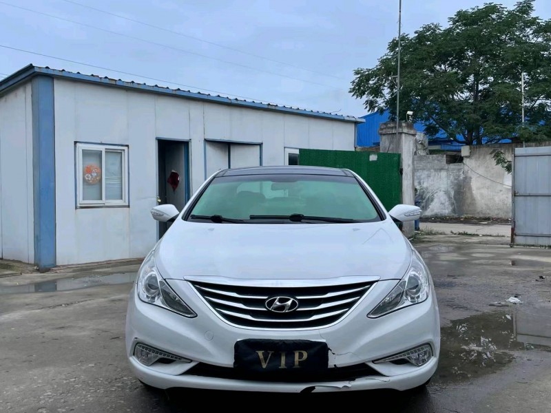 济宁13年现代索纳塔八1