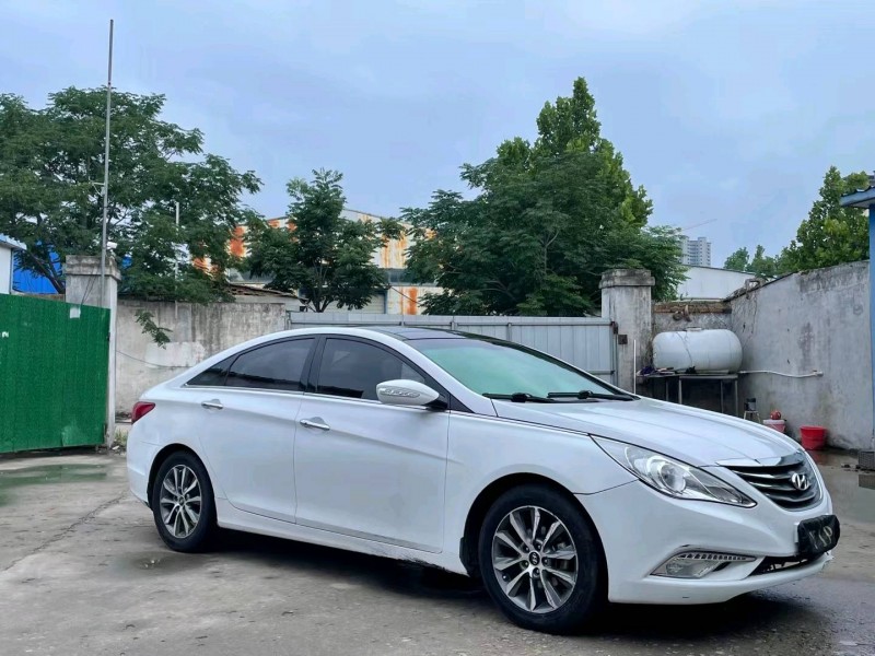 济宁13年现代索纳塔八2