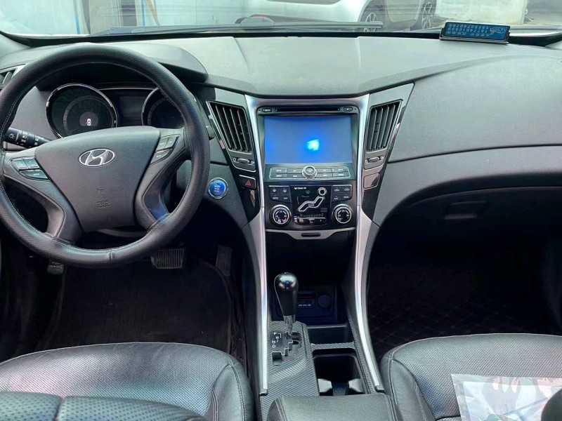 济宁13年现代索纳塔八4