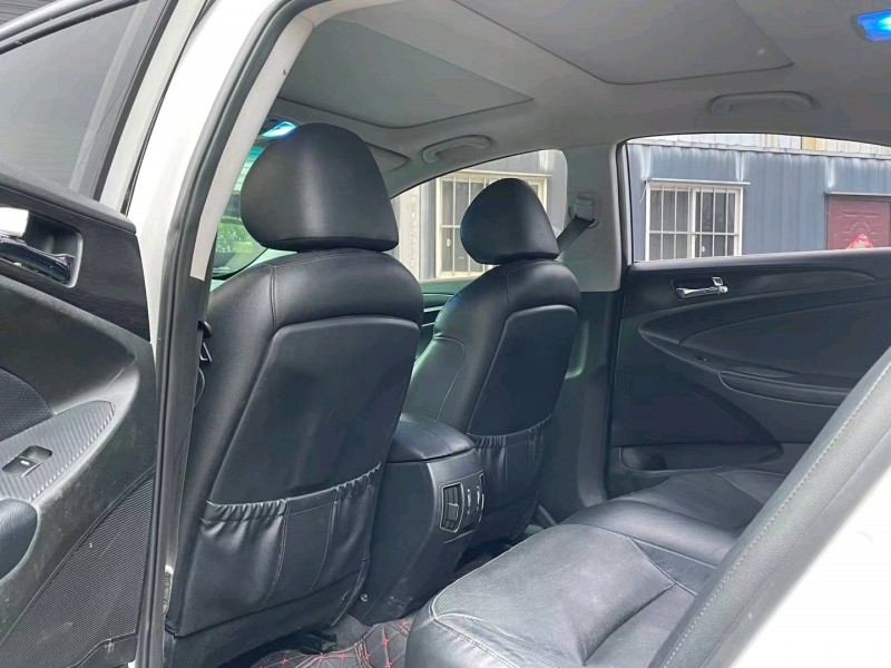 济宁13年现代索纳塔八5