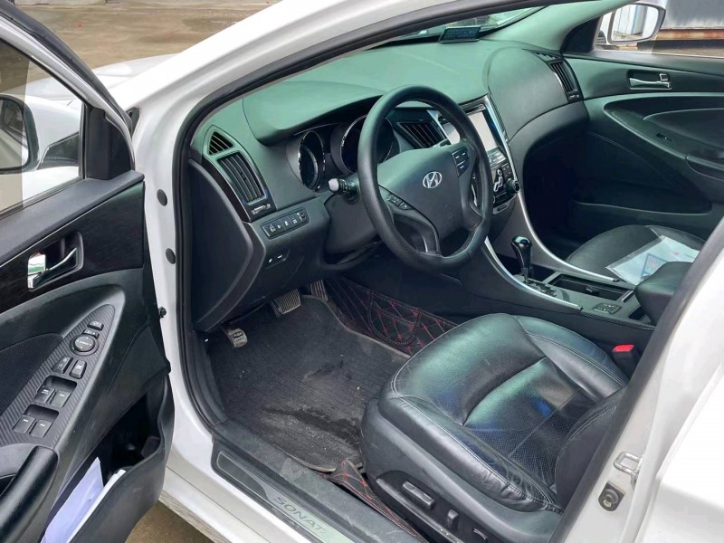 济宁13年现代索纳塔八6